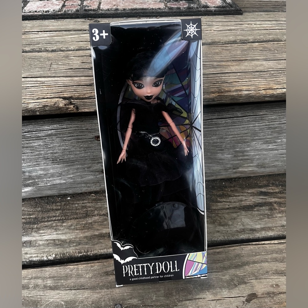 PRETTY DOLL WEDNESDAY ADDAMS FASHION DOLL NEW IN BOX